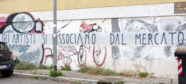 Murales autorizzati cancellati per protesta