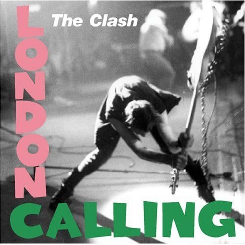 La copertina iconica di "London Calling" dei Clash, in cui Paul Simonon rompe il suo basso sul palco