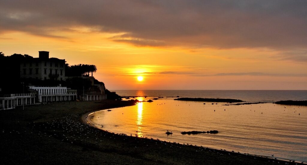 Alba sulla baia a Santa Marinella (Roma), foto di Massimo De Luca, "Il cammino dei vulcani", gennaio/febbraio 2022 