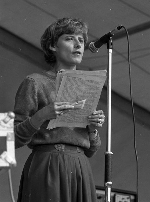 Petra Kelly durante una manifestazione in Germania contro lo stazionamento dei missili americani in Europa, 11 settembre 1982