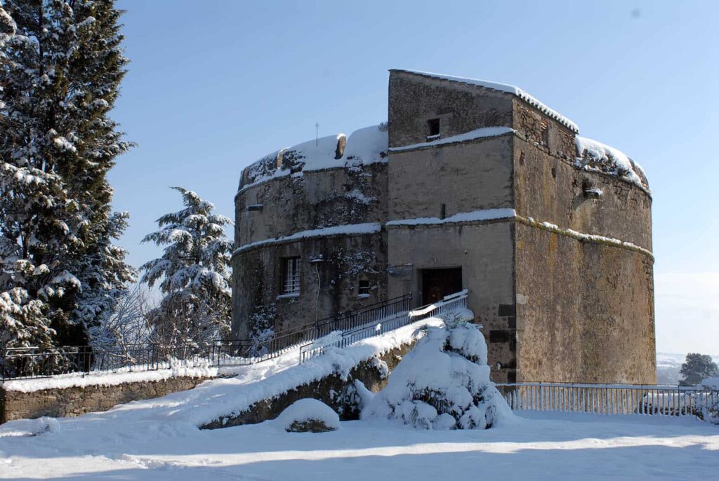 I giardini del torrione ad Anguillara, in provincia di Roma. Lo scatto è dell'agenzia Constrasto