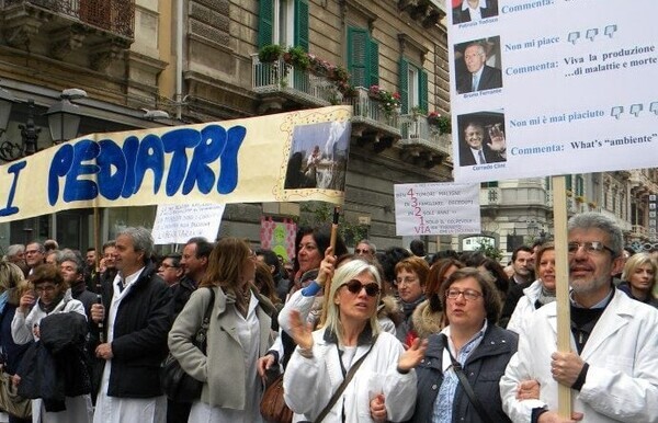 pediatri manifestano a Taranto