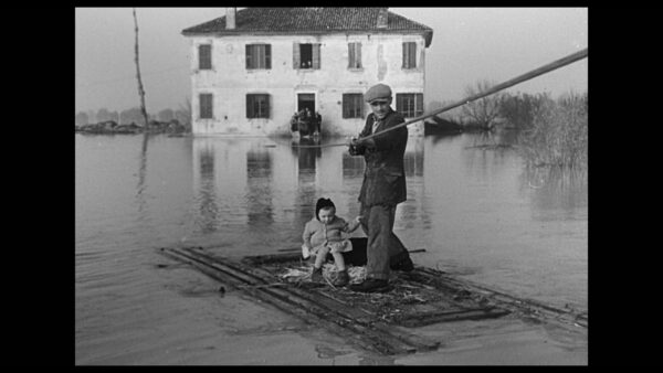 Un'immagine dell'alluvione del Polesine, dell'Istituto Luce 