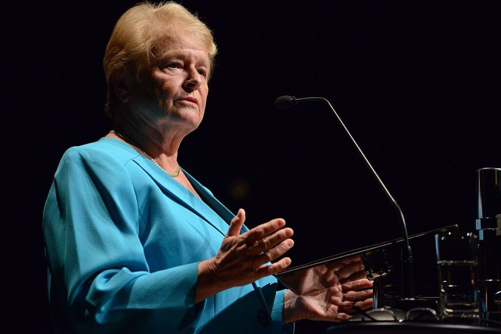 Gro Brundtland, già primo ministro del governo norvegese, redasse nel 1987 il rapporto "Our Common Future" che contiene la definizione di sviluppo sostenibile. Qui durante una conferenza a Porto Alegre, Brasile, nel 2014 (Foto: Luiz Munhoz/Wikimedia)