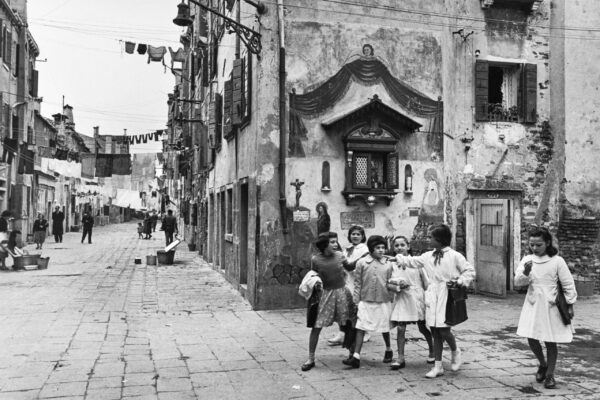 Una delle foto di Inge Morath in mostra a Palazzo Grimani di Venezia 