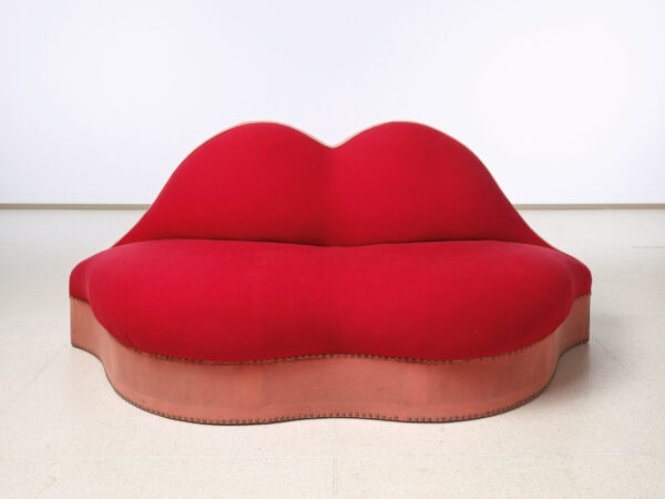 Mae West Lips Sofa di Salvador Dalì